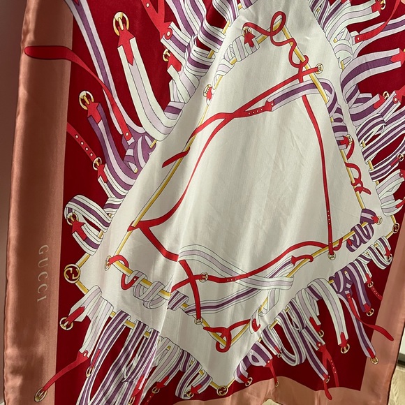 Gucci Equestrian Scarf Pinks (small portion of hem needs repair) - Picture 9 of 12